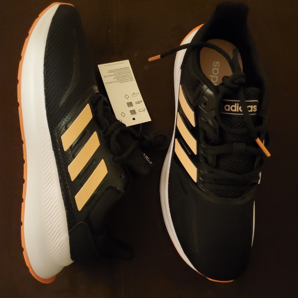 NWT Runfalcon Adidas Womens Size 6 Coral/Black